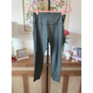 Athleta Salutation Ultimate Stash Pocket Embossed Green 7/8 Leggings Size M